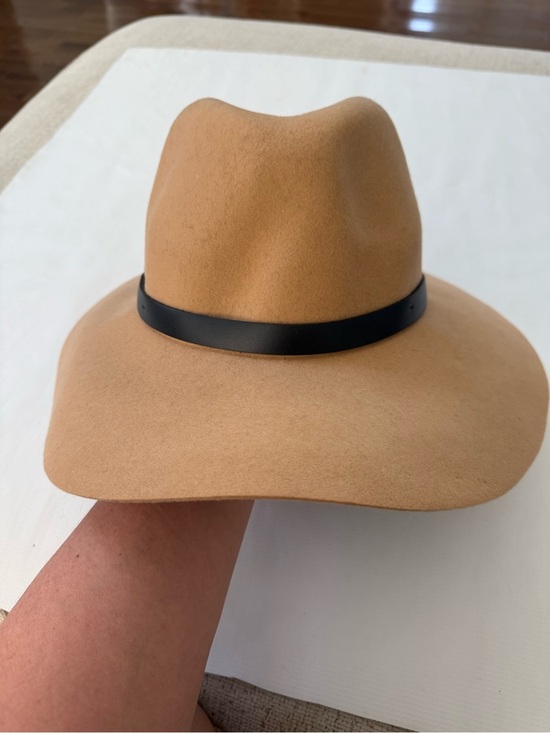 Neiman Marcus Camel Wool   Fedora with Black Leather Band main image 5
